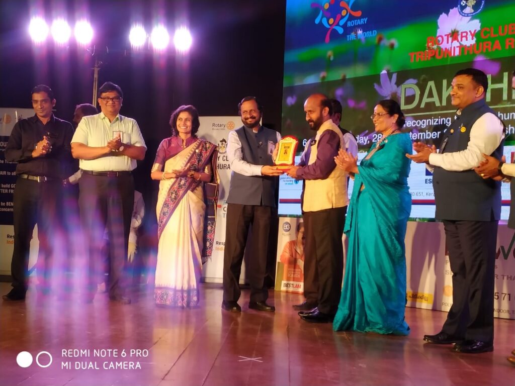 Receiving-the-Humanitarian-Service-Award-from-Rotary