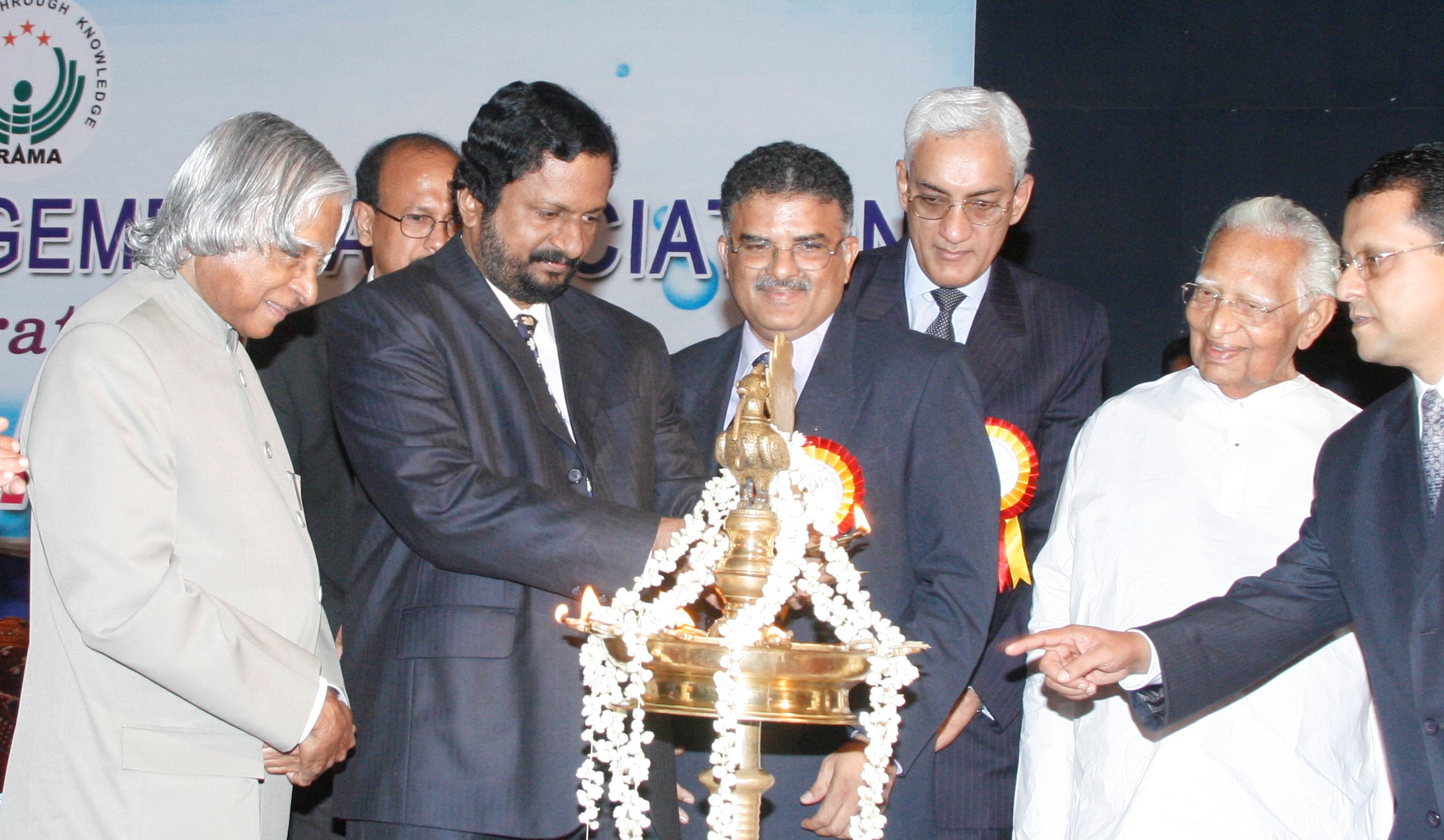 With-the-former-President-of-India-HE-Dr.J.P.J.Abdul-Kalam-at-the-TMA-Inaugural-Function