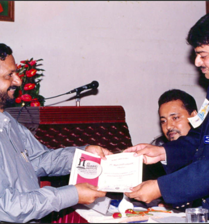 Receiving-JCI-International-Graduate-Certificate-from-the-National-President